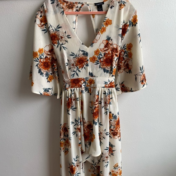 Floral Romper with Trail - Picture 2 of 7